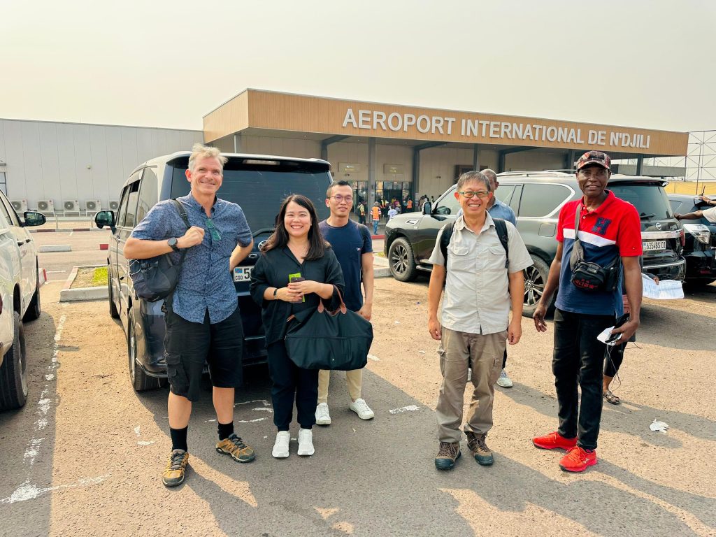 2025年7月 | 我们的西刚果资深导游在恩吉利国际机场迎接客人
